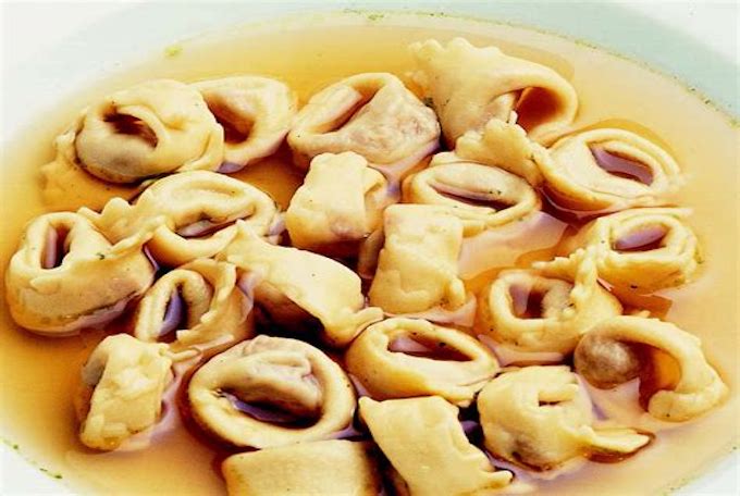 Cappelletti in Brodo
