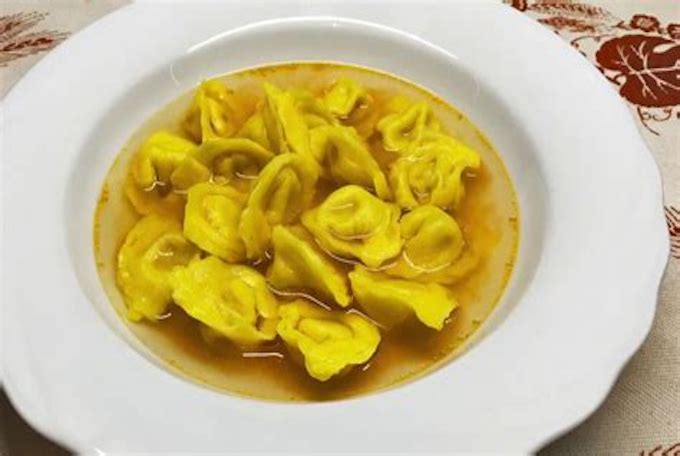 Cappelletti in Brodo