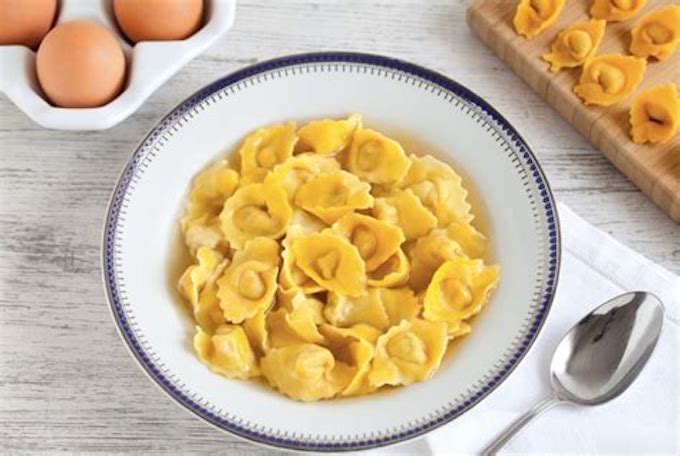 Cappelletti in Brodo