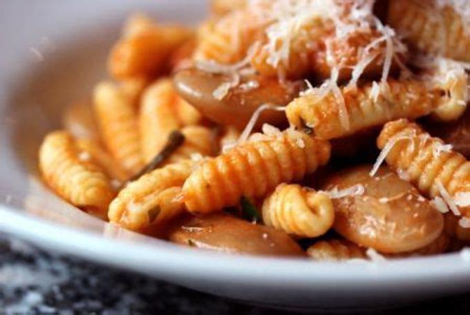 Maccheroni con Pancetta e Fagioli